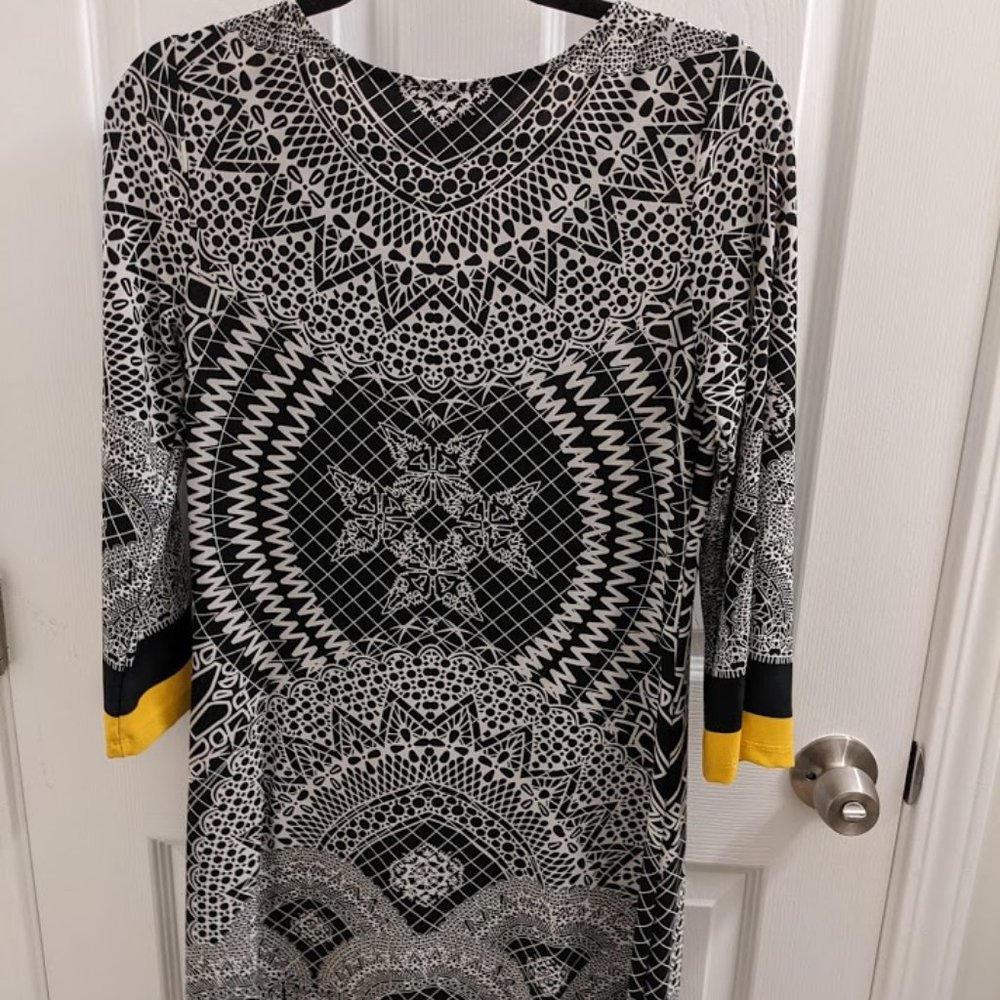 HAANI  PRINT DRESS - Picture 2 of 6
